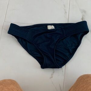 Sea folly size 12 bottom / us 8